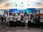 Rakor TPID Bengkulu Asisten II Pemprov Bengkulu, RA Deny foto bersama peserta rakor TPID Bengkulu, Rabu 13 November 2024.(Foto-Humas Pemprov Bengkulu)