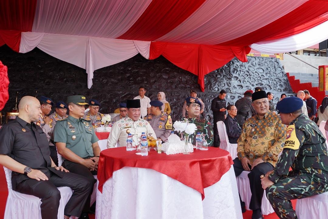 HUT Brimob Tahun 2024 Plt Gubernur Bengkulu, Rosjonsyah menghadiri acara HUT Brimob le-70 di Markas Bromib Polda Bengkulu, Kamis 14 November 2024.(Foto-Humas Pemprov Bengkulu)