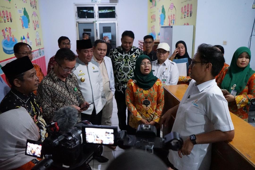 Menkes Budi Gunadi Sadikin kunjungi RSUD Yunus Bengkulu pastikan kesiapan melaksanakan program pemeriksaan kesehatan gratis Presiden Prabowo Subianto, Jumat 15 November 2024.(Foto-Humas Pemprov Bengkulu)