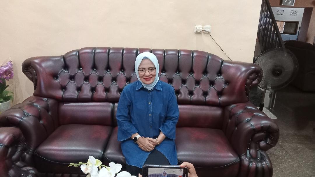 Damarini, istri cabup Bengkulu Tengah, Rachmat Riyanto, seorang dosen Stiker Kemenkes Bengkulu.(Foto Harapanbaru.news-Usmin)