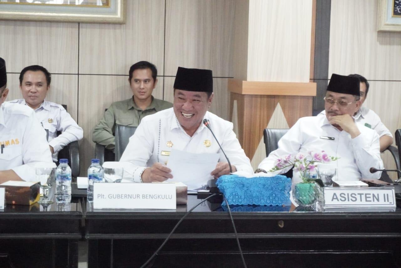 Plt Gubbernur Bengkulu, Rosjonsyah didampingi Asisten II, Raden Ahmad Deny memimpin rapat dengar pendapat dengan Wakil Ketua II BAP DPD-RI, Ahmad Syaukani, di Bengkulu, Rabu 20 November 2024.(Foto-Humas Pemprov Bengkulu)