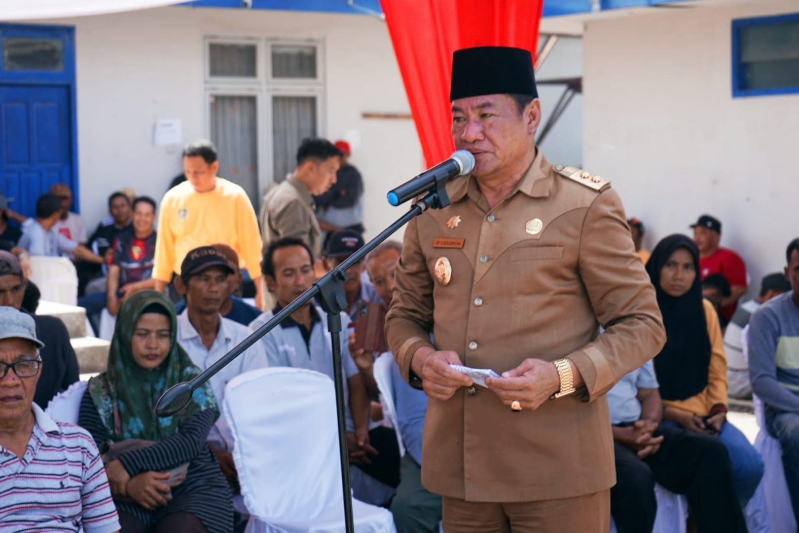 Hari Ikan Nasional Plt Gubernur Bengkulu, Rosjonsyah membuka lomba masak serba ikan dalam rangka memperingati Hari Ikan Nasional Tahun 2024, di Kantor DKP Bengkulu, Selasa 26 November 2024.(Foto-Humas Pemprov Bengkulu)