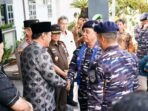 Danlantamal kunker Bengkulu Plt Gubernur Bengkulu, Rosjonsyah menyambut kedatangan Danlantamal II Padang, Laksamana Pertama TNI Sarimpunan Tanjung melakukan kunker ke Bengkulu, Kamis 28 November 2024.(Foto-Humas Pemprov Bengkulu)