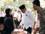 Sidak TPS Pilkada Plt Gubernur Bengkulu, Rosjonsyah mengunjungi salah satu TPS di Kota Bengkulu untuk memastikan pelaksanaan pilkada serentak di Bengkulu berlangsung aman dan lancar, Rabu 27 November 2024.(Foto-Humas Pemprov Bengkulu)