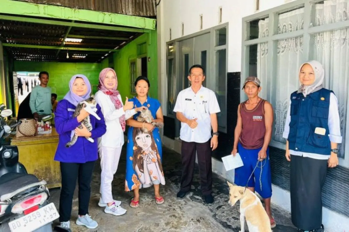 Distankan Rejang Lebong lakukan vaksinasi HPR milik masyarakat untuk tekan kasus rebies di daerah ini.(Foto-Istimewa)
