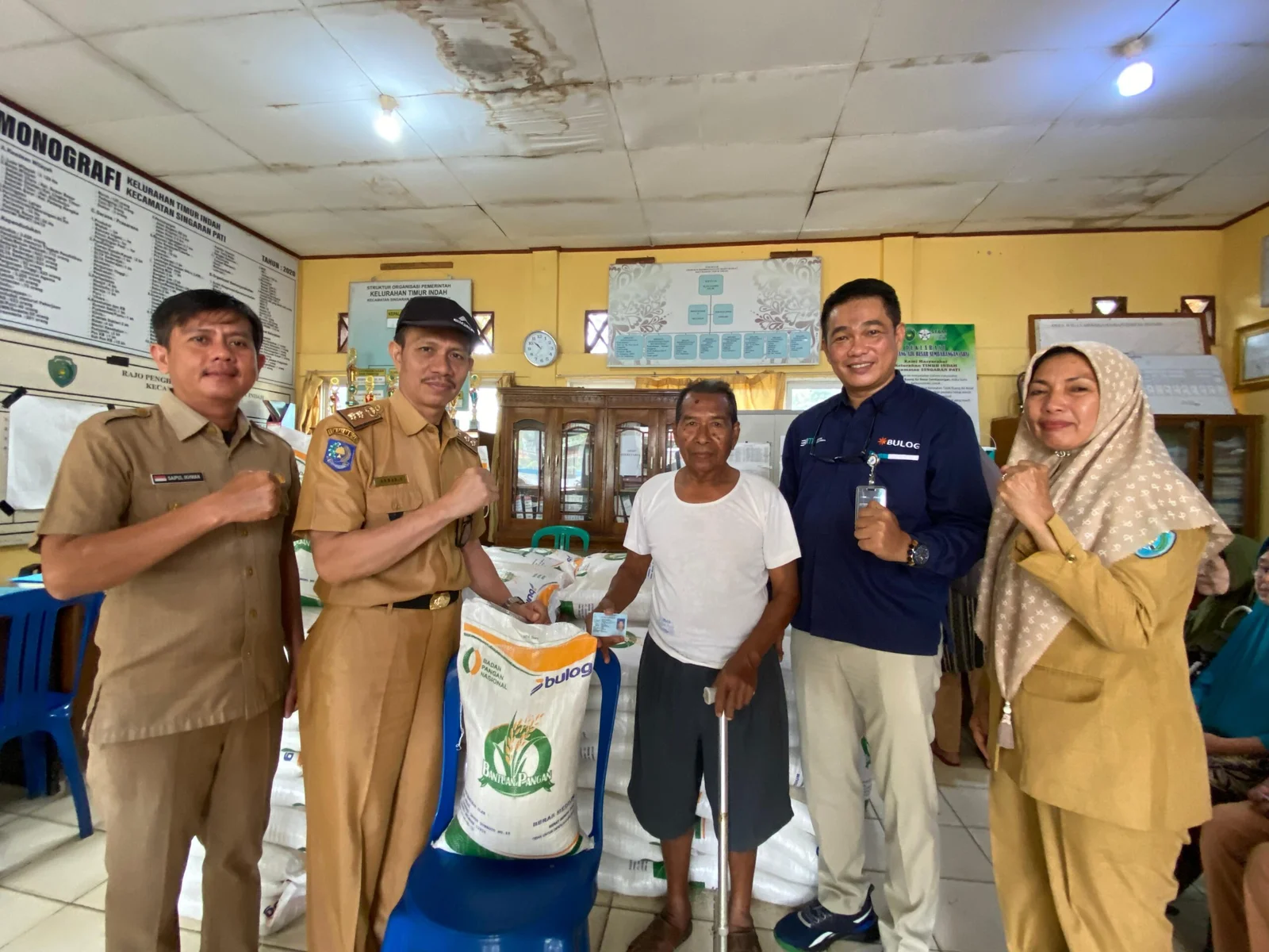 Salah seorang warga Kota Bengkulu tercatat sebagai keluarga penerima manfaat (KPM) telah mendapatkan bantuan beras pemerintah tahgap III tahum 2024.(Foto-Istimewa)