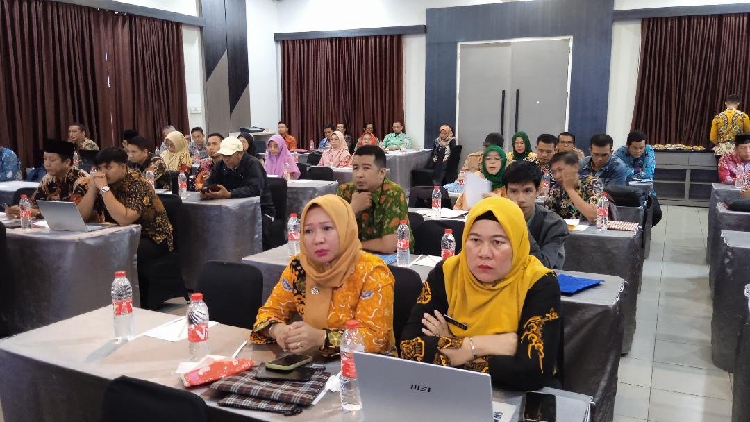 Sejumlah ASN perwakilan OPD dilingkup Pemprov Bengkulu mengikuti Bimtek dan Sosialisasi Pengadaan Barang dan Jasa lewat E-Katolog di Bengkulu, Kamis 5 Desember 2024.(Foto-Humas Pemprov Bengkulu)