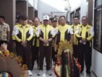 Kapolda Bengkulu, Irjen Pol Anwar, Plt Gubernur Bengkulu Rosjonsyah dan Ketua DPRD Provinsi Bengkulu, Sumardi dan pejabat lainya foto bersama usai pembukaan kejurda voly Kapolda Bengkulu Cup 2024, Kamis 5 Desember 2024.(Foto-Humas Pemprov Bengkulu)