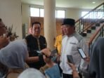 Plt Gubernur Bengkulu, Rosjonsyah didampingi Plt Sekda Bengkulu, Hariyadi memberikan keterangan pers usai meninjau mess pemda Bengkulu terbakar, Jumat 6 Desember 2024.(Foto-Humas Pemprov Bengkulu)