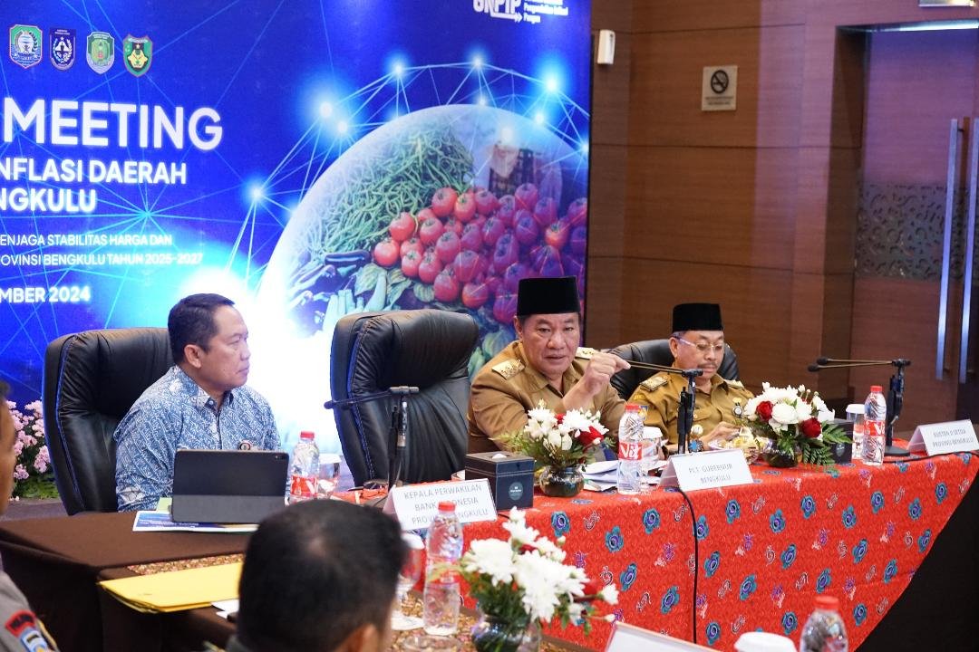 Plt Gubernur Bengkulu, Rosjonsyah membuka Rakor TIPD Provinsi Bengkulu, Selasa 10 Desember 2024.(Foto-Humas Pemprov Bengkulu)