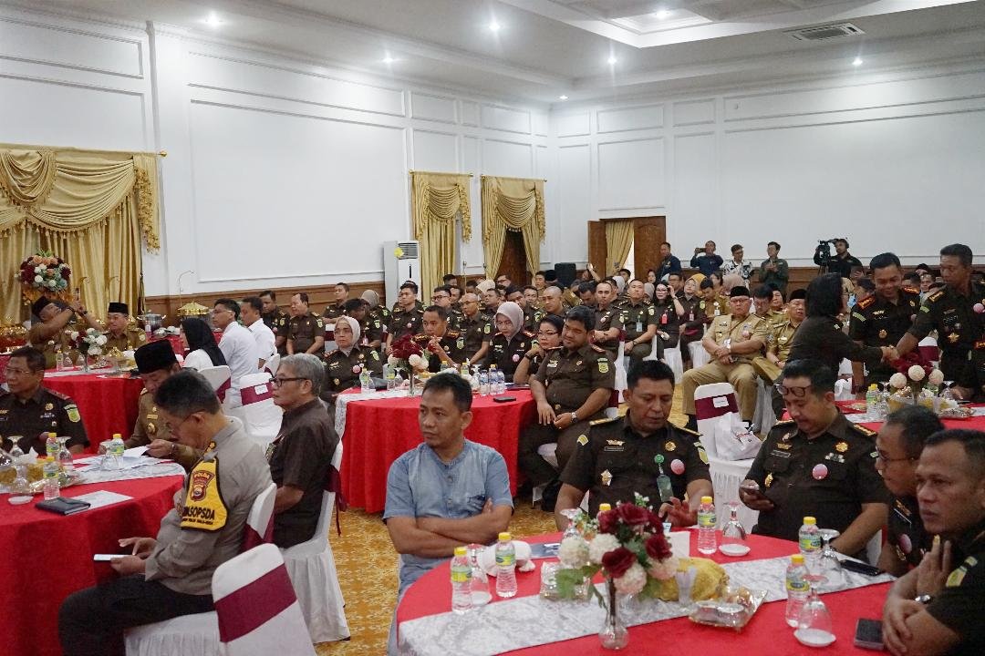Sejumlah aparat kejaksaan menghadiri peringatan HAKORDIA tahun 2024, di Balai Raya Semarak Bengkulu, Selasa 10 Desember 2024.(Foto-Humas Pemprov Bengkulu)