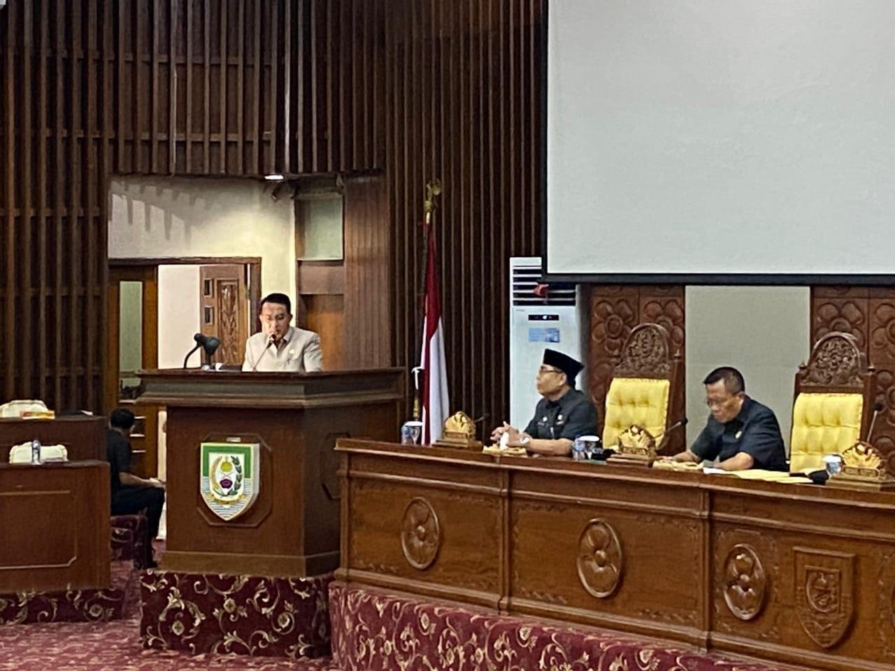 DPRD Provinsi Bengkulu gelar rapat menyetujui pembahasan Raperda Disabilitas ditingkatkan menjadi Perda, Senin 16 Desember 2024.(Foto-Humas Pemprov Bengkulu)