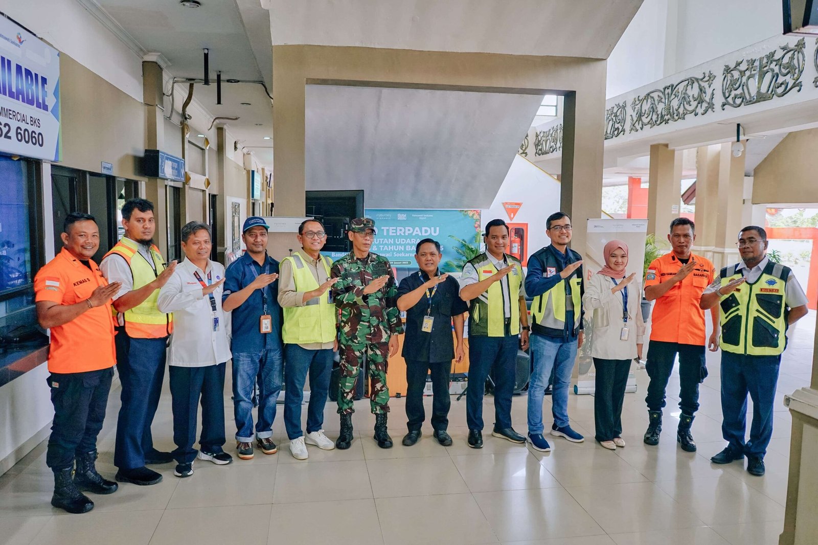 Anggota Posko Natura di Bandara Fatmawati Bengkulu (Foto-Istimewa)