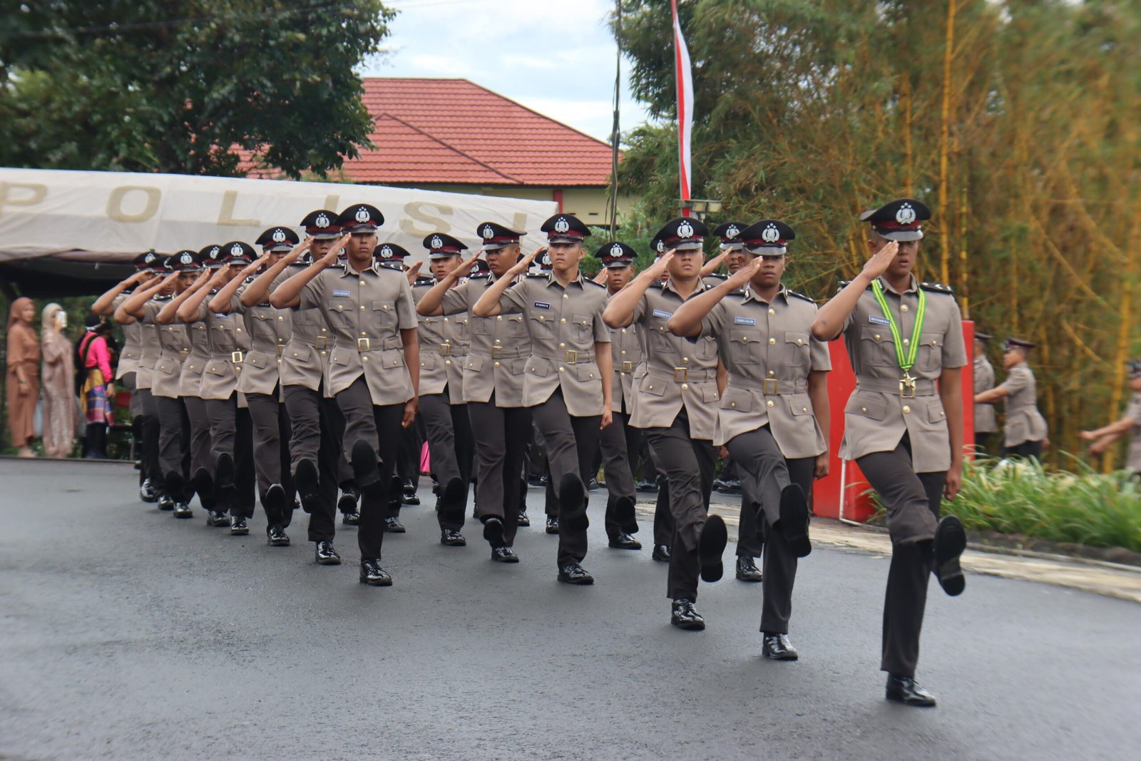 Sebanyak 219 siswa SPN Rejang Lebong dilantik Kapolda Bengkulu Irjen Pol Anwar sebagai bintara baru.(Foto/Bengkulu Today)