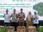 Canangjan Program Selamatkan Hutan Plt Gubernur Bengkulu, Rosjonsyah canangkan Kick Off Program RBP REDD+ For Result Period 2014-2016 Green Climate Fund di Bengkulu, Senin 23 Desember 2024.(Foto-Humas Pemprov Bengkulu)