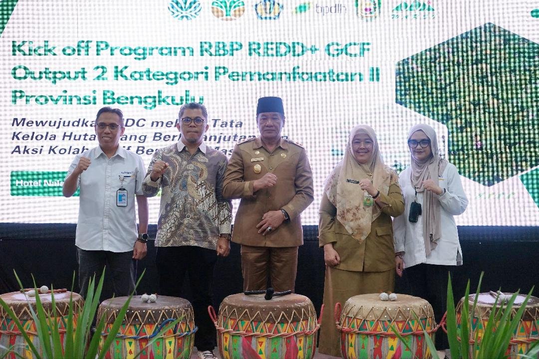 Canangjan Program Selamatkan Hutan Plt Gubernur Bengkulu, Rosjonsyah canangkan Kick Off Program RBP REDD+ For Result Period 2014-2016 Green Climate Fund di Bengkulu, Senin 23 Desember 2024.(Foto-Humas Pemprov Bengkulu)