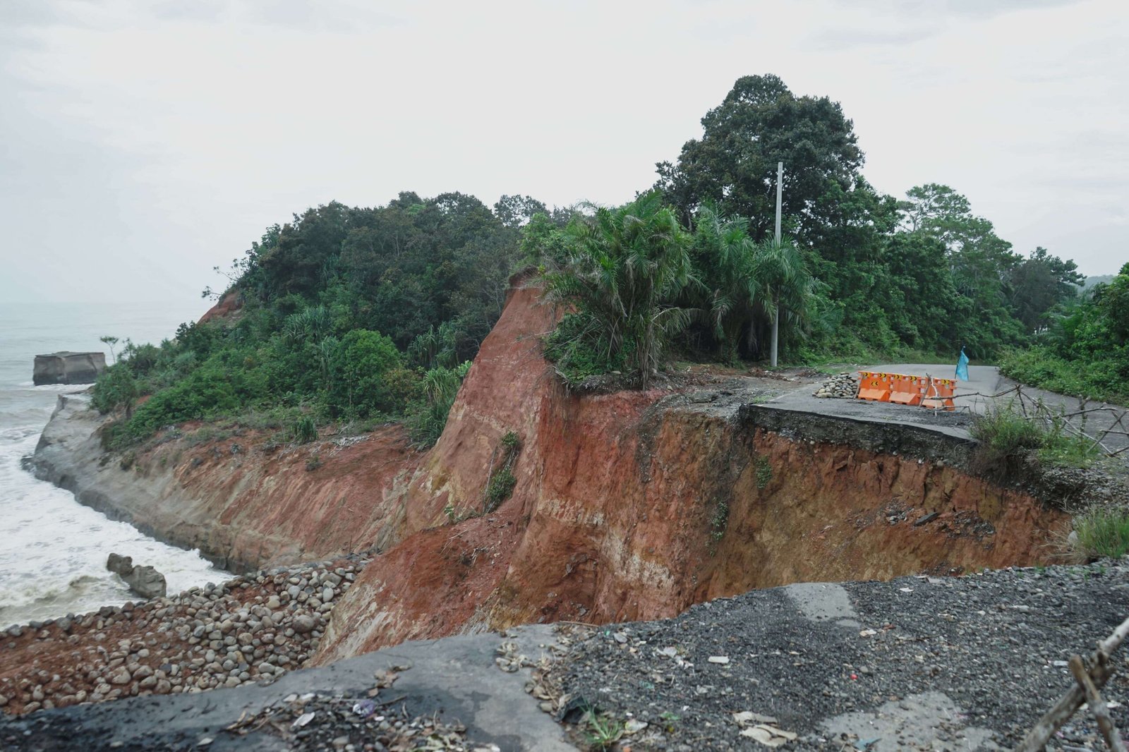 Abrasi di salah satu wilayah pantai di Provinsi Bengkulu.(Foto-Istimewa)