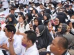 Honorer Demo Kantor Gubernur Bengkulu Ribuan tenaga honorer di Bengkulu melakukan aksi demo di kantor Gubernur Bengkulu mempertanyakan kejelasan nasib dan status, Rabu 15 Desember 2025.(Foto/Istimewa)