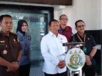 korupsi dana tukin Kepala Kejati Bengkulu, Syaifudin memberikan keterangan pers terkait kasus penangkapan tersangka kasus dugaan korupsi dana tukin di salah satu instansi meliter di Bengkulu, Kamis 2 Januari 2024.(Foto-Istimewa)