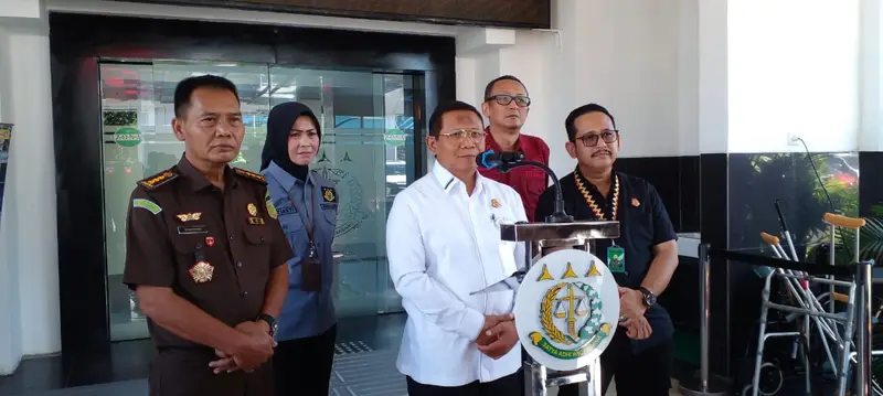 korupsi dana tukin Kepala Kejati Bengkulu, Syaifudin memberikan keterangan pers terkait kasus penangkapan tersangka kasus dugaan korupsi dana tukin di salah satu instansi meliter di Bengkulu, Kamis 2 Januari 2024.(Foto-Istimewa)