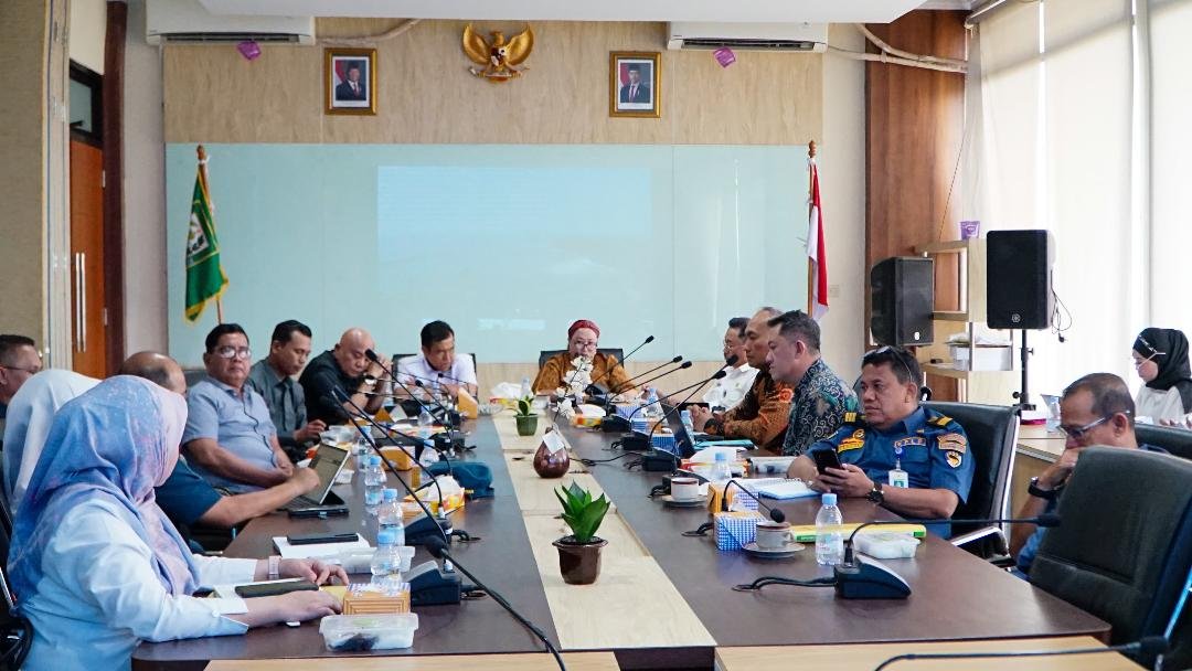 Komisi III DPRD Provinsi Bengkulu gelar rapat dengan pihak terkait bahas masalah pendangkalan alur pelabuhan Pulau Baai, Rabu 8 Desember 2925.(Foto-Istimewa)