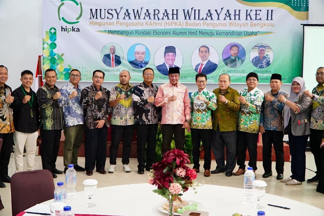 Plt Gubernur Bengkulu, Rosjonsyah foto bersama usai membuka Muswil II HIPKA Bengkulu, Sabtu 11 Desember 2025.(Foto-Humas Pemprov Bengkulu)