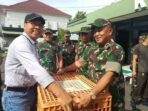 Kodim Bengkulu Selatan Makan Bergizi Komandan Kodim 0408 Bengkulu Selatan serahkan ayam petelur elba dan mesin tetas untuk menyukseskan program makan bergizi.(Foto-Istimewa)