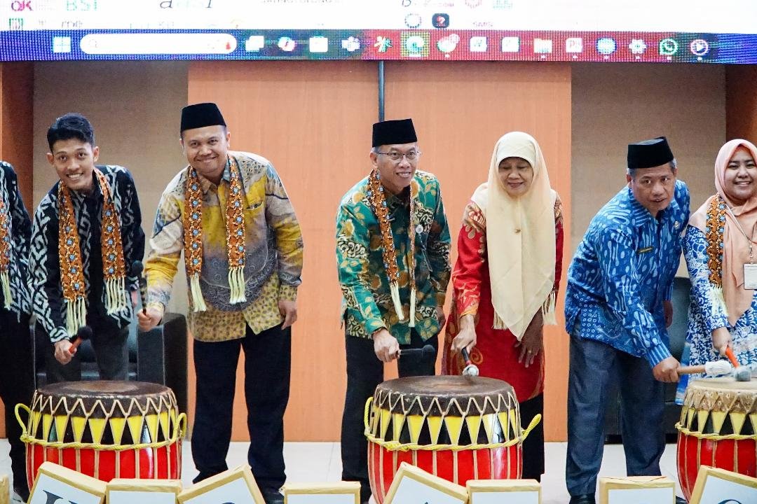 Asisten III Pemprov Bengkulu, Nandar Munadi membuka Rakernas FOSSIE tahun 2025 di Kampus UIN Fatmawati Bengkulu, Kamis 16 Januari 2025.(Foto-Humas Pemprov Bengkulu)