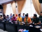 Rapat pelantikan gubernur Meski pelantikan Gubernur dan Wagub Bengkulu terpilih Helmi Hasan-Mian di Jakarta, tapi pempprov Bengkulu gelar rapat persiapan acara tersebut.(Foto-Humas Pemprov Bengkulu)