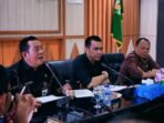 Sekda Forum CSR Pj Sekda Bengkulu, Haryadi pimpin rapat pembentukan Forum CRS guna menyukseskan program Bantu Rakyat, Jumat 24 Januari 2025.(Foto-Istimewa)