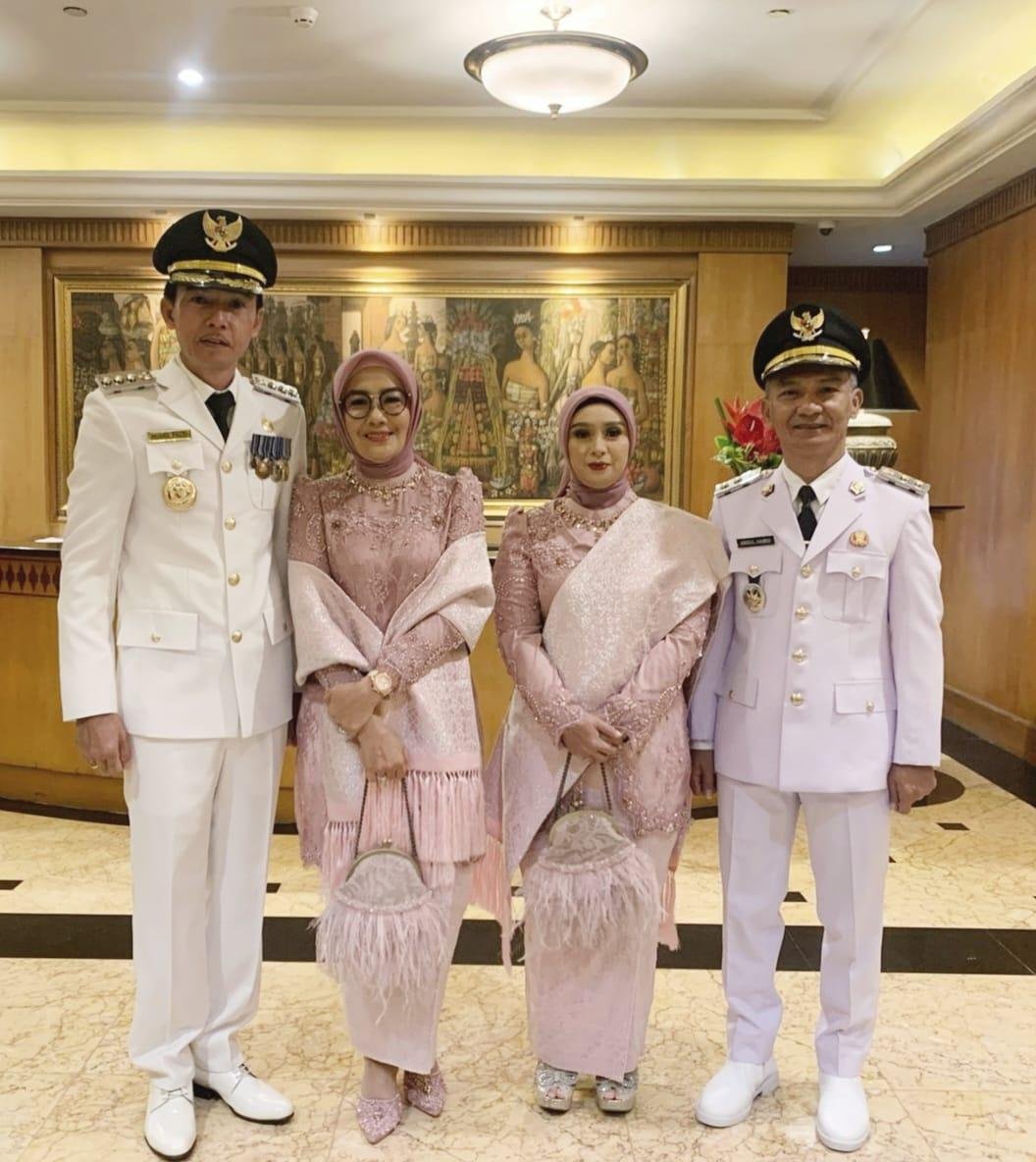 Bupati Wabup Kaur Dilantik Masyarakat Kaur ucapkan selamat atas dilantiknya pasangan Gusril Pausi-Abdul Hamid sebagai bupati dan wabup masa bakti 2025-2030 di Istana Negara, Jakarta, Kamis 20 Februari 2025.(Foto-Istimewa)