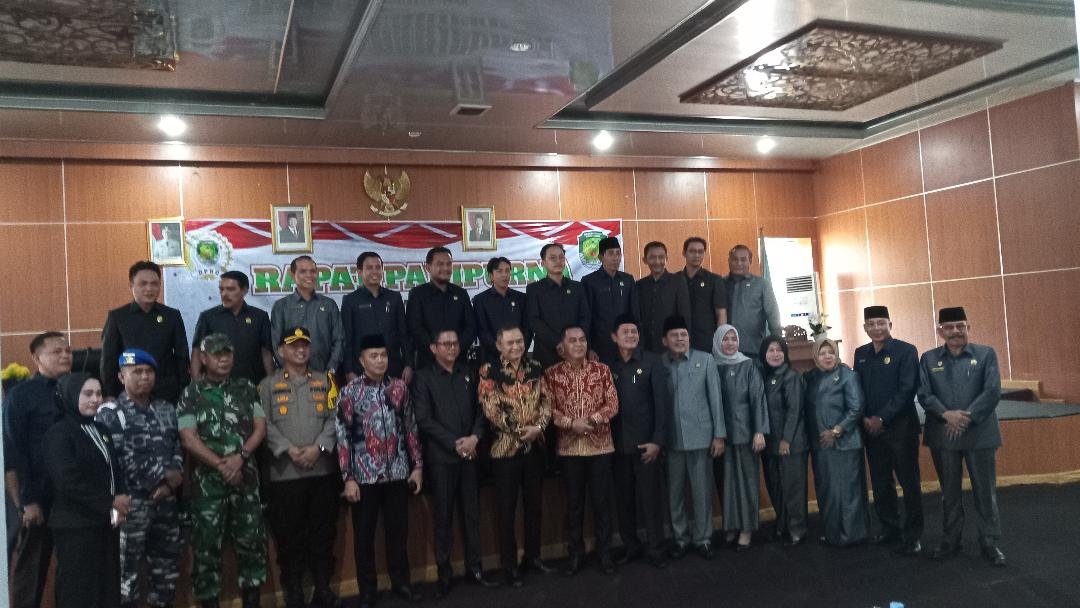 Bupati-Wabup Benteng terpilih, Rachmat-Tarmizi masa bakti 2025-2030 foto bersama usai rapat paripurna DPRD setempat penetapan bupati dan wabup terpilih hasil pilkada 2024, Jumat 7 Februari 2025.(Foto HB-Usmin)