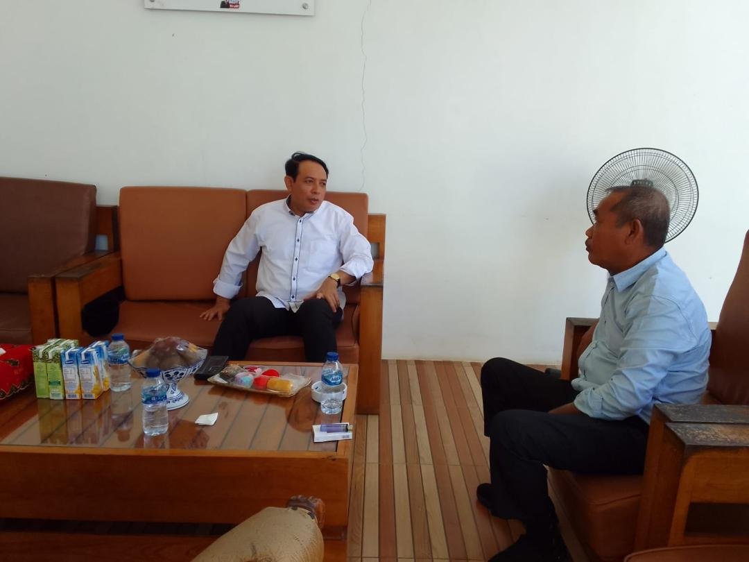 Wali Kota Bengkulu terpilih, Dedy Wahyudi bersama reporter Harapanbarunews.com.(Foto-Istimewa)