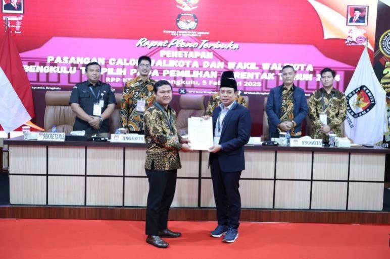 KPU Kota Bengkulu tetapkan pasangan Dedy Wahyudi-Roni Tobing sebagai Wali Kota dan Wakil Wali Kota Bengkulu terpilih 2025-2030.(Foto-Istimewa)