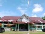 Kantor Camat Nasal Rusak Berat Kantor Camat Nasal mengalami rusak berat dan mendesak untuk dilakukan rehabilitasi tahun 2025, agar pelayanan masyarakat lebih optimal.(Foto HB-KIP)