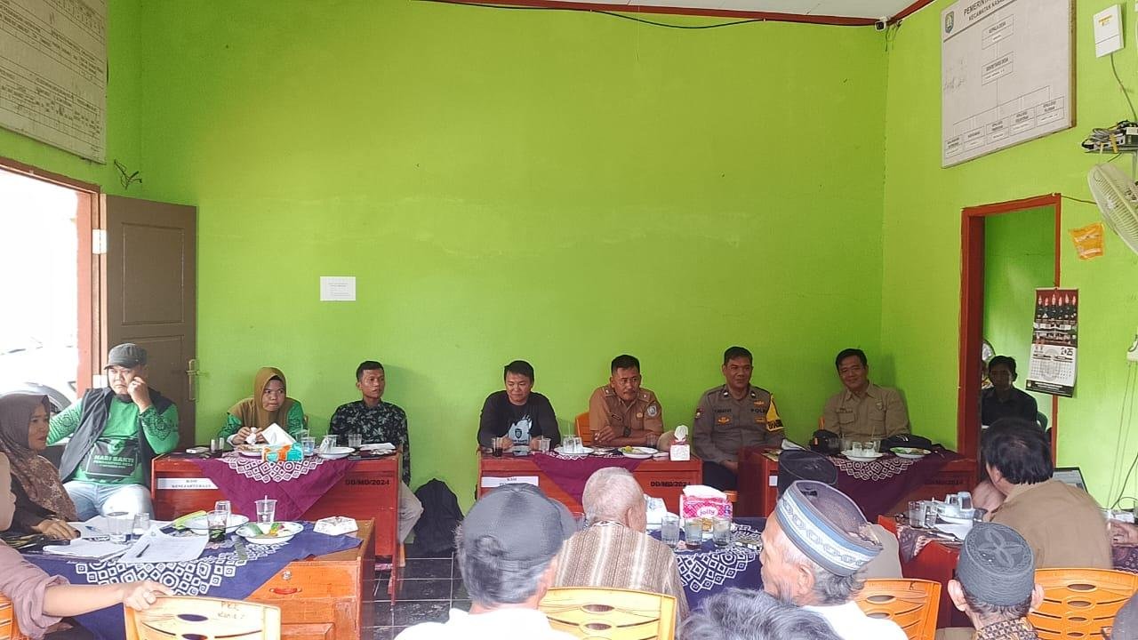 Musyawarah Desa (Musdes) Desa Muara Dua, Kecamatan Nasal, Kabupaten Kaur Bengkulu bahas perubahan anggaran dana desa tahun 2025, Selasa 18 Februari 2025.(Foto HB-Kif)