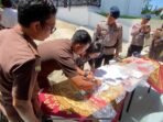 Musnahkan peluru Pihak Kejari Bengkulu memusnahkan barang bukti sebanyak 351 butir peluruh barang bukti setelah perkaranya berkuatan tetap.(Foto-Istimewa)