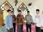 Sekda Seluma Hardianto menghadiri peringatan Isra Miraj Nabi Muhammad SAW, di Masjid Al Barokah setempat.(Foto-TP)