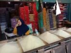 Penjual beras lokal.(Foto-Istimewa)