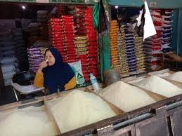 Penjual beras lokal.(Foto-Istimewa)