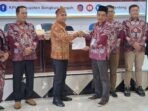Pleno KPU Benteng Tetap Bupati Terpilijh KPU Benteng gelar rapat pleno terbuka penetapkan Rachmat Riyanto-Tarmizi sebagai bupati dan wabup terpilih Bengkulu Tengah terpilih masa bakti 2025-2030.(Foto-TB)