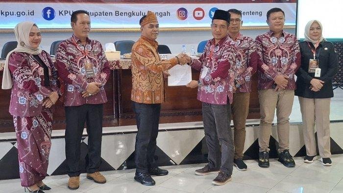 KPU Benteng gelar rapat pleno terbuka penetapkan Rachmat Riyanto-Tarmizi sebagai bupati dan wabup terpilih Bengkulu Tengah terpilih masa bakti 2025-2030.(Foto-TB)