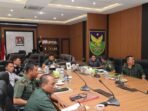 Rapat Tennis TMMD Benteng Rakornis TMMD ke-123 secara virtual zoom meeting di Makorem 041 Gamas Bengkulu dihadiri berbagai instansi terkait, 6 Februari 2025.(Foto-TP)