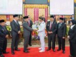 Sertijab Bupati Rejang Lebong dari Syamsul Effedi kepada M Fikri diwakili Wabup Hendri Jaya disaksikan Wagub Bengkulu, Mian, Senin 24 Februari 2025.(Foto-MC Bengkulu)