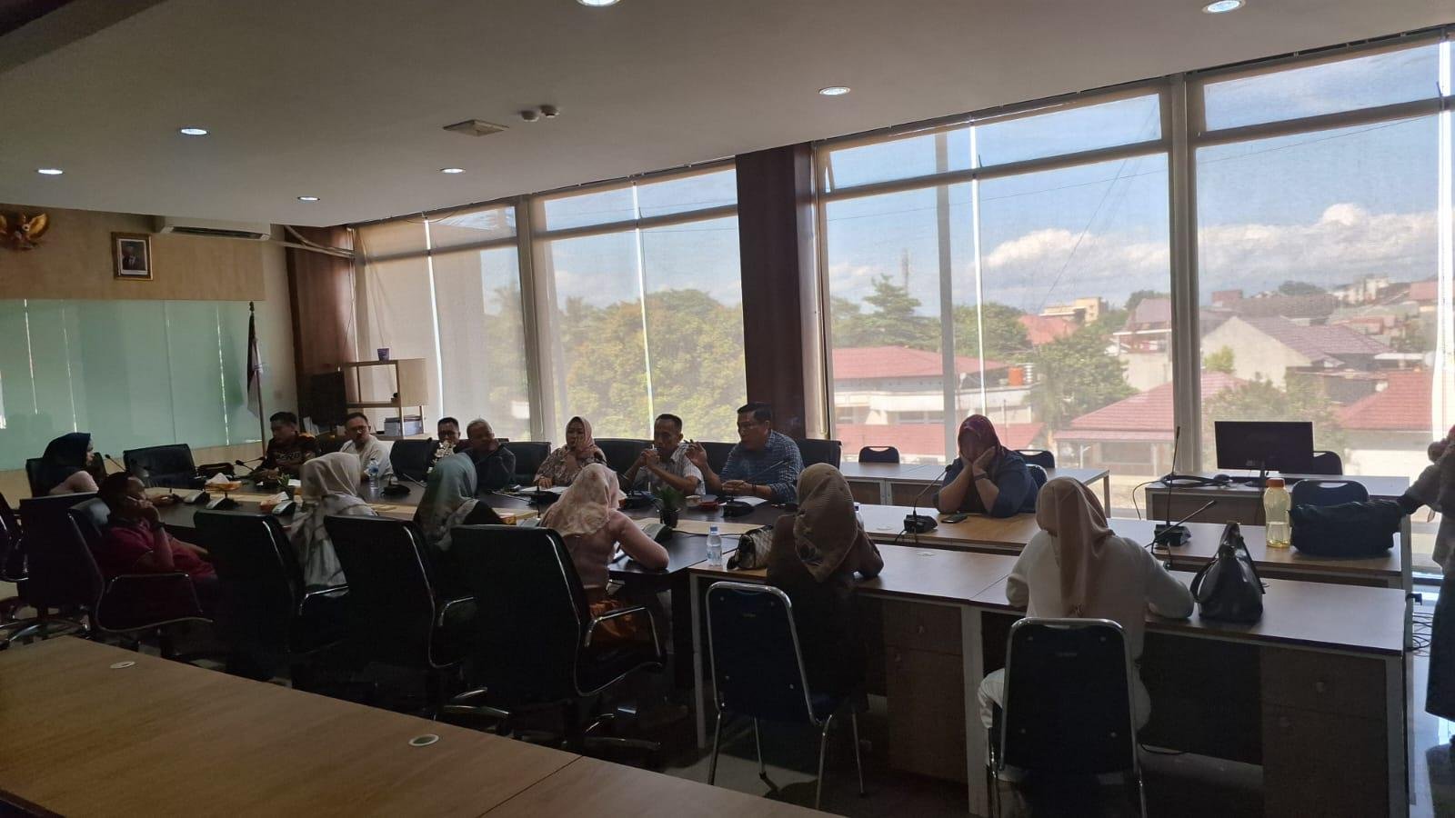 Rapat penyelesian SPPD ASN Setwan DPRD Bengkulu dua tahun belum dibayar.(Foto HB-FIR)