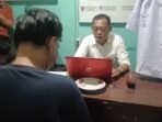 Mantan Honorer Tilep Puluhan Juta Janjikan Lulus Tes Honor di Pemprov Bengkulu Tersangka SP menjalini pemeriksaan di Polsek Ratu Agung, Polres Bengkulu.(Foto HB-FIR)