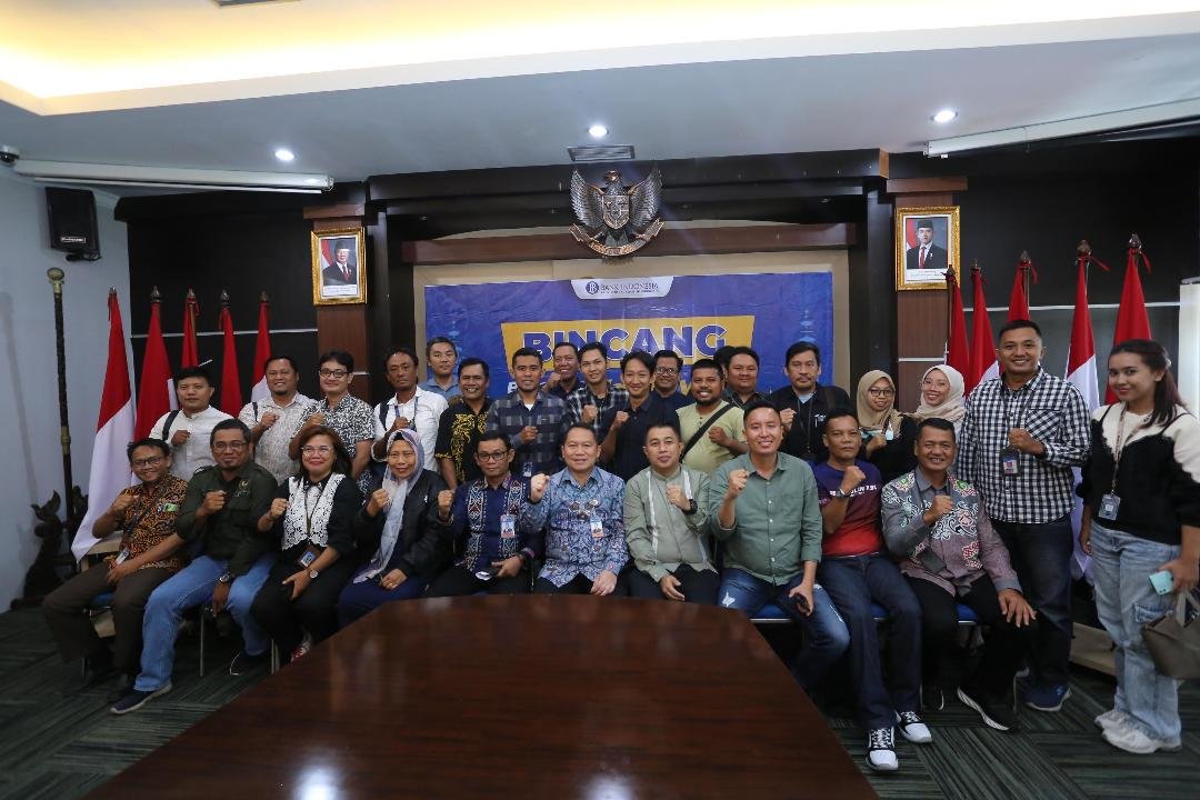 Kepala Perwakilan Bank Indonesia (BI) Provinsi Bengkulu, Wahyu Yuwana Hidayat foto bersama wartawan seusai memberikan keterangan pers, Jumat 7 Februari 2025.(Foto-Istimewa)