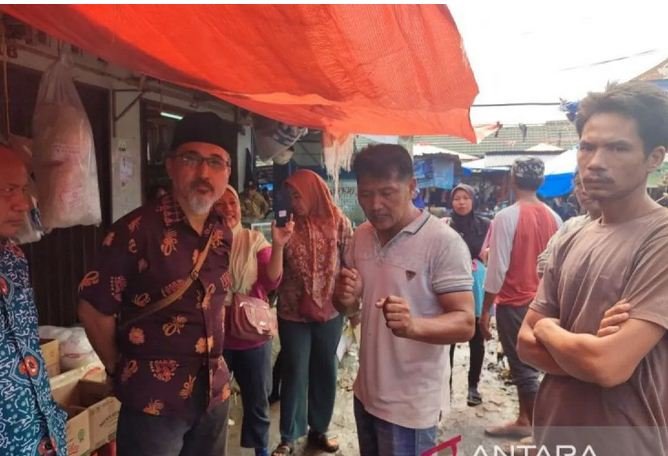 Disperindag Kota Bengkulu perketat pengawasan pendistribusian minyak gereng subsidi Minyak Kita dilapangan guna mengatasipasi kelangkaan bahan pangan tersebut pada Ramadan hingga Idulfitri mendatang.(Foto-Istimewa)