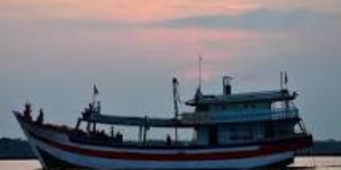 Kapal nelayan tengah mencari ikan diperairan laut Bengkulu (Foto-Istimewa)