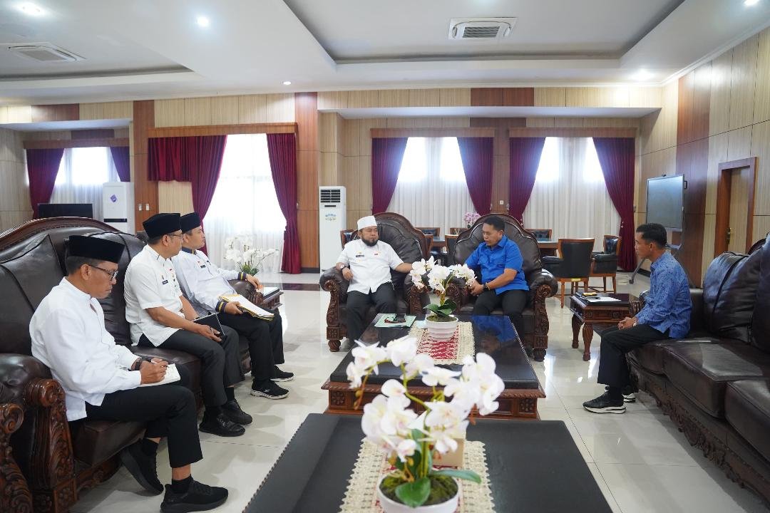 Gubernur Bengkulu Helmi Hasan menerima kunjungan silaturahmi Bupati dan Wabup Lebong, Azhari-Bambang diruang kerjanya, Jumat 14 Maret 2025 lalu.(Foto-MC Bengkulu)